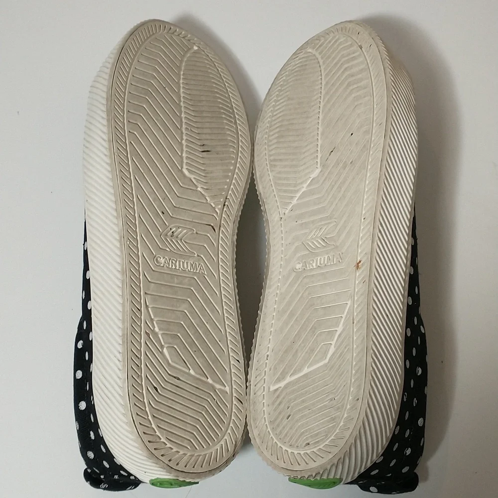 Cariuma OCA Low Black Polka Dot‎ Canvas Sneaker, Women's Size 7, Adorable